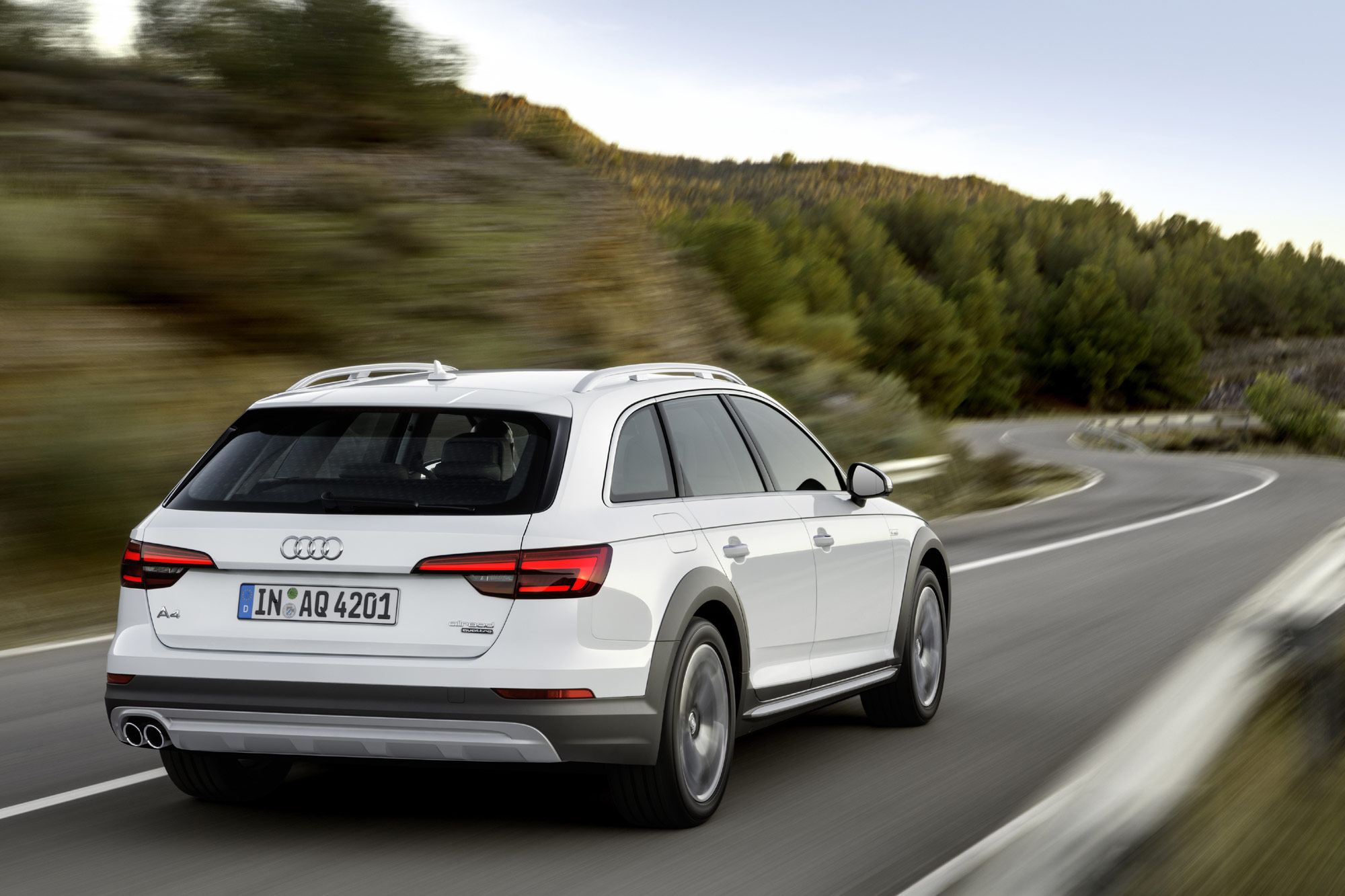 Audi A4 allroad quattro 2016