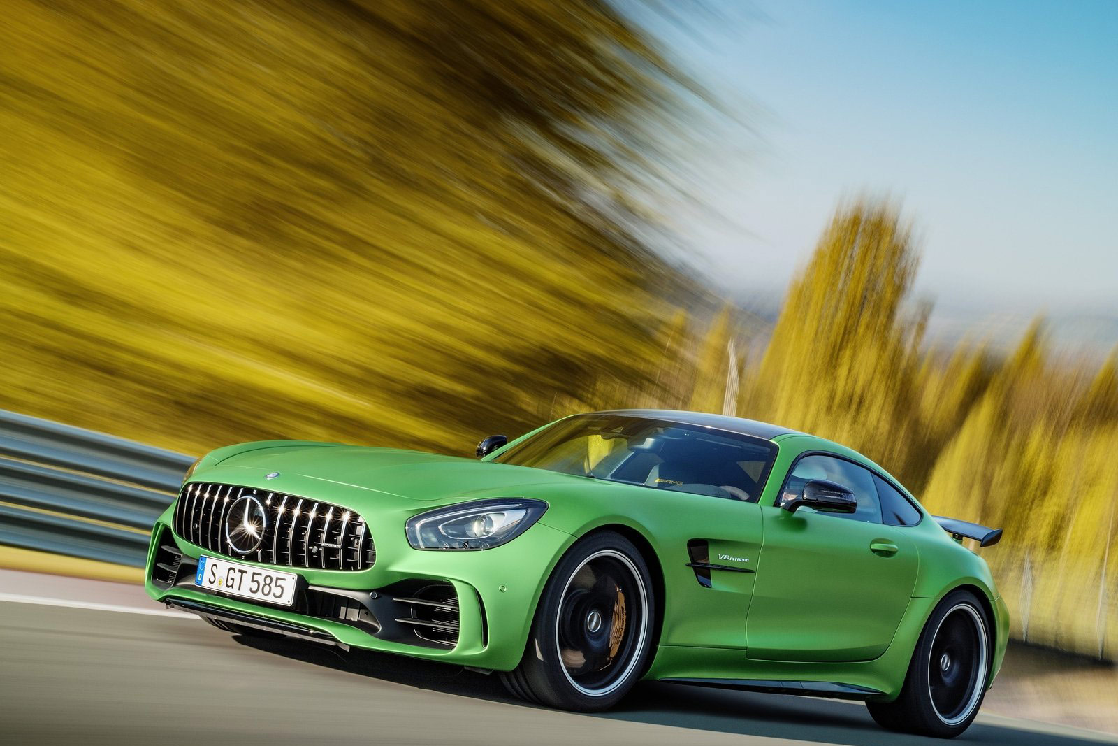 Mercedes-Benz-AMG_GT_R-(1)