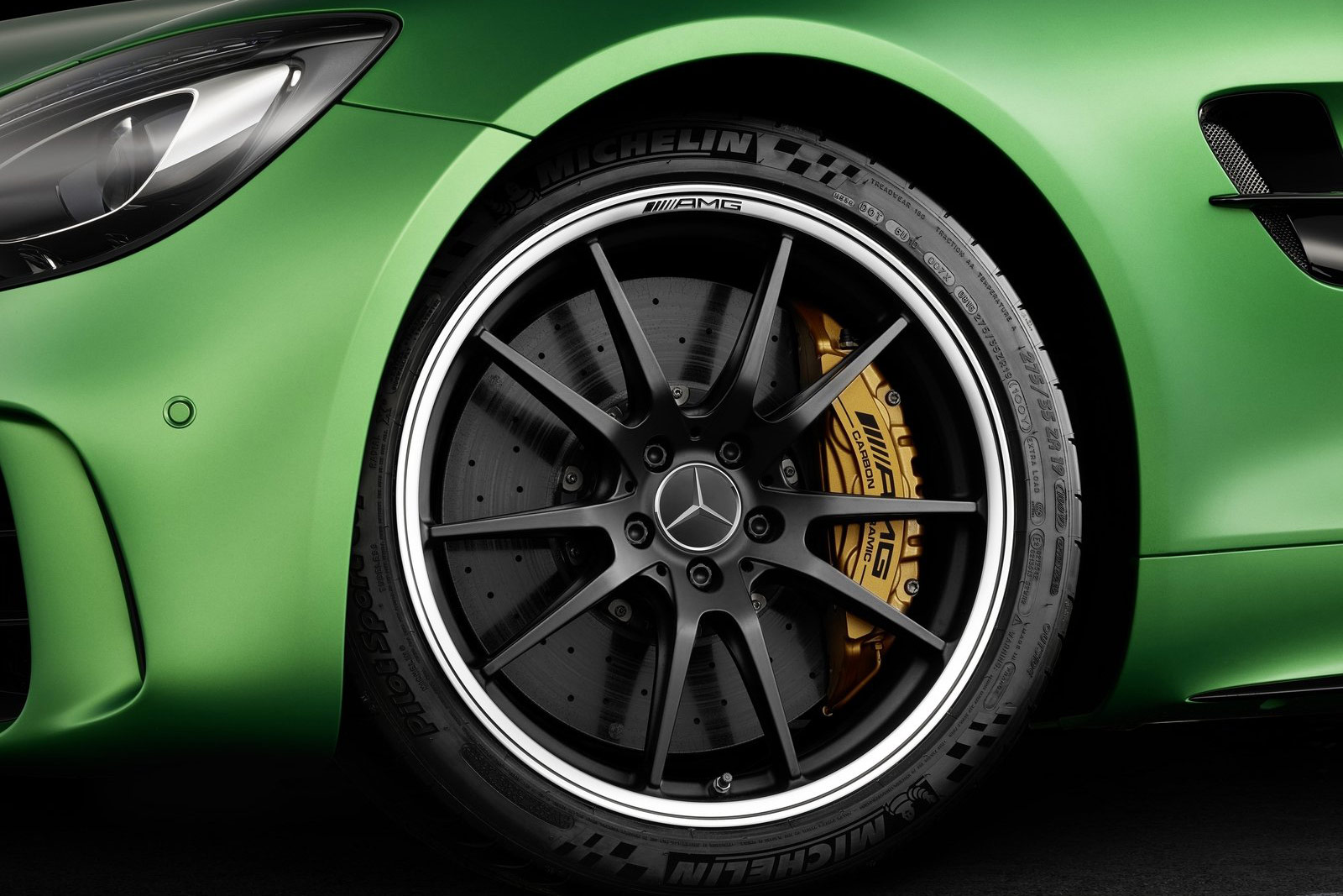 Mercedes-Benz-AMG_GT_R-(20)