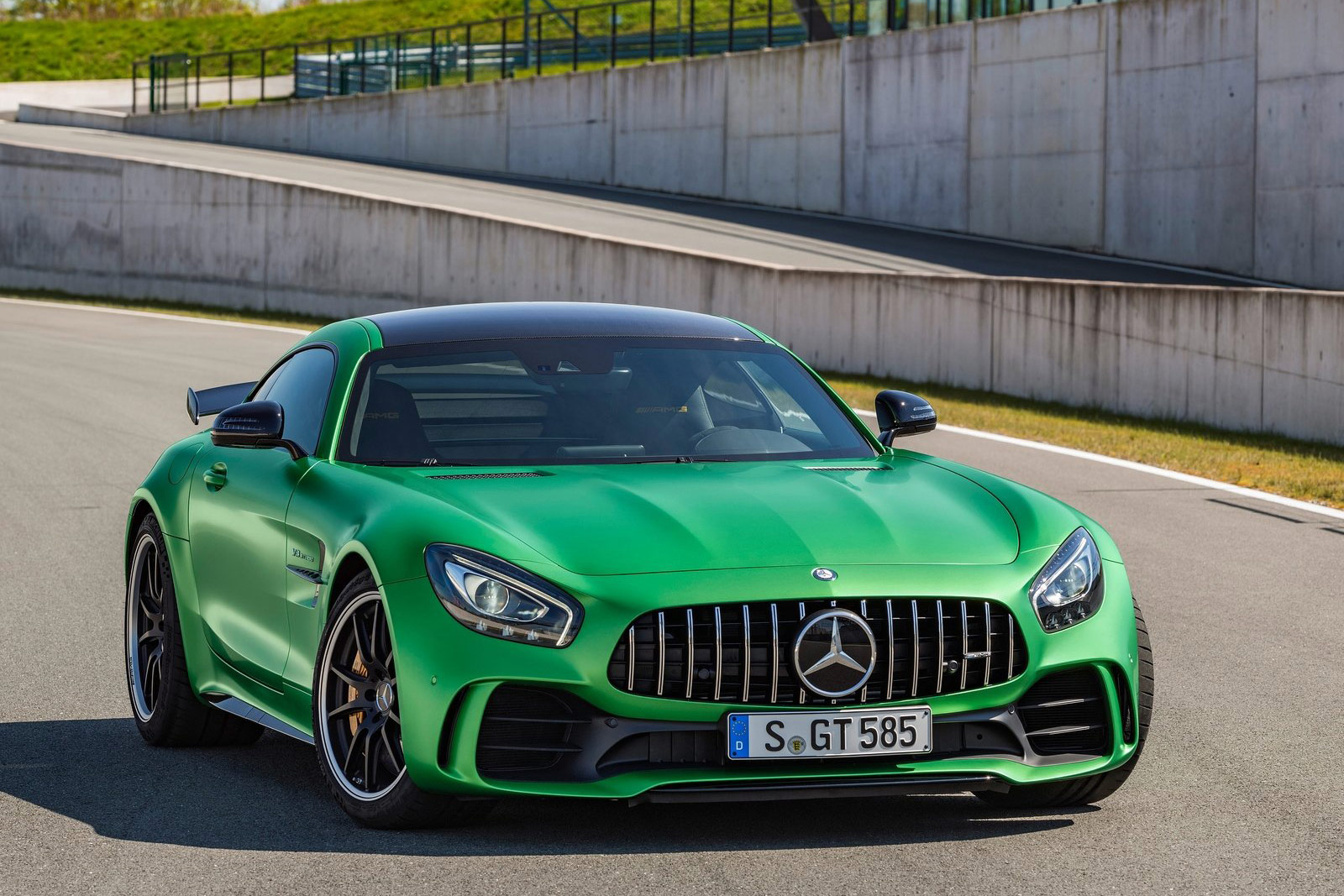 Mercedes-Benz-AMG_GT_R-(21)