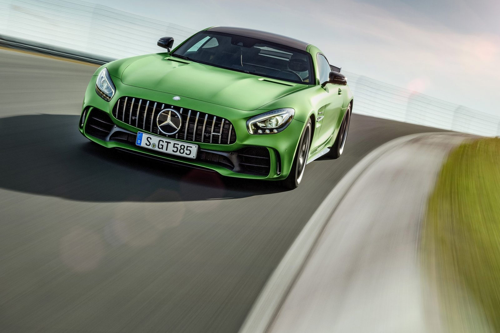 Mercedes-Benz-AMG_GT_R-(25)