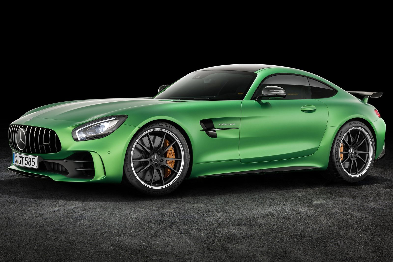 Mercedes-Benz-AMG_GT_R-(32)