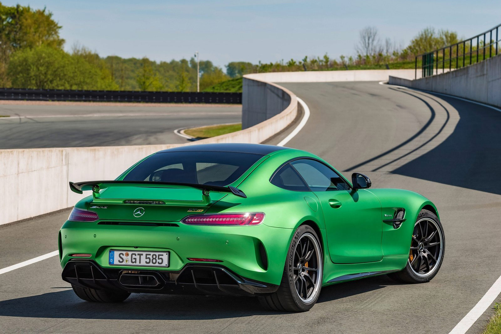 Mercedes-Benz-AMG_GT_R-(35)