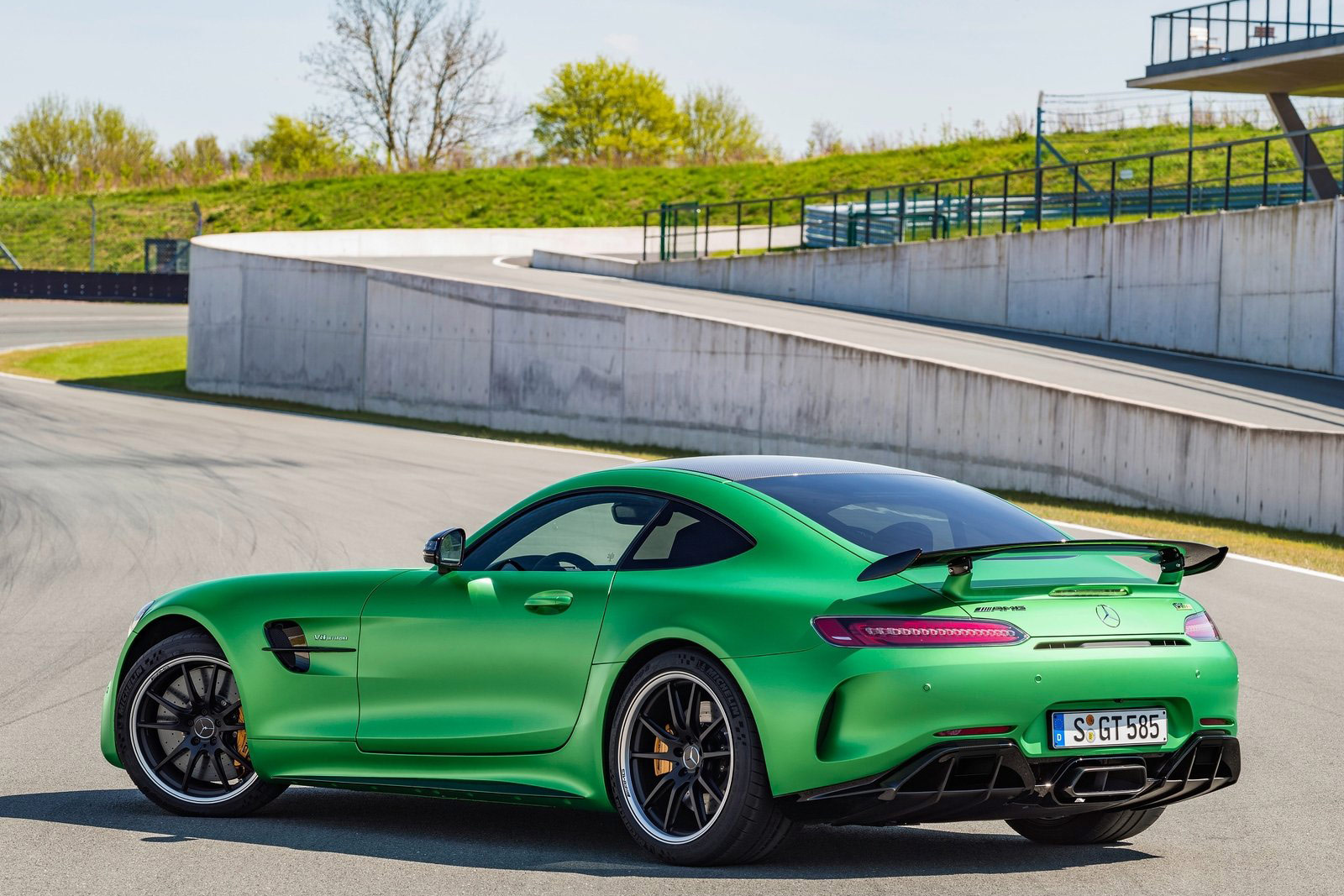 Mercedes-Benz-AMG_GT_R-(36)