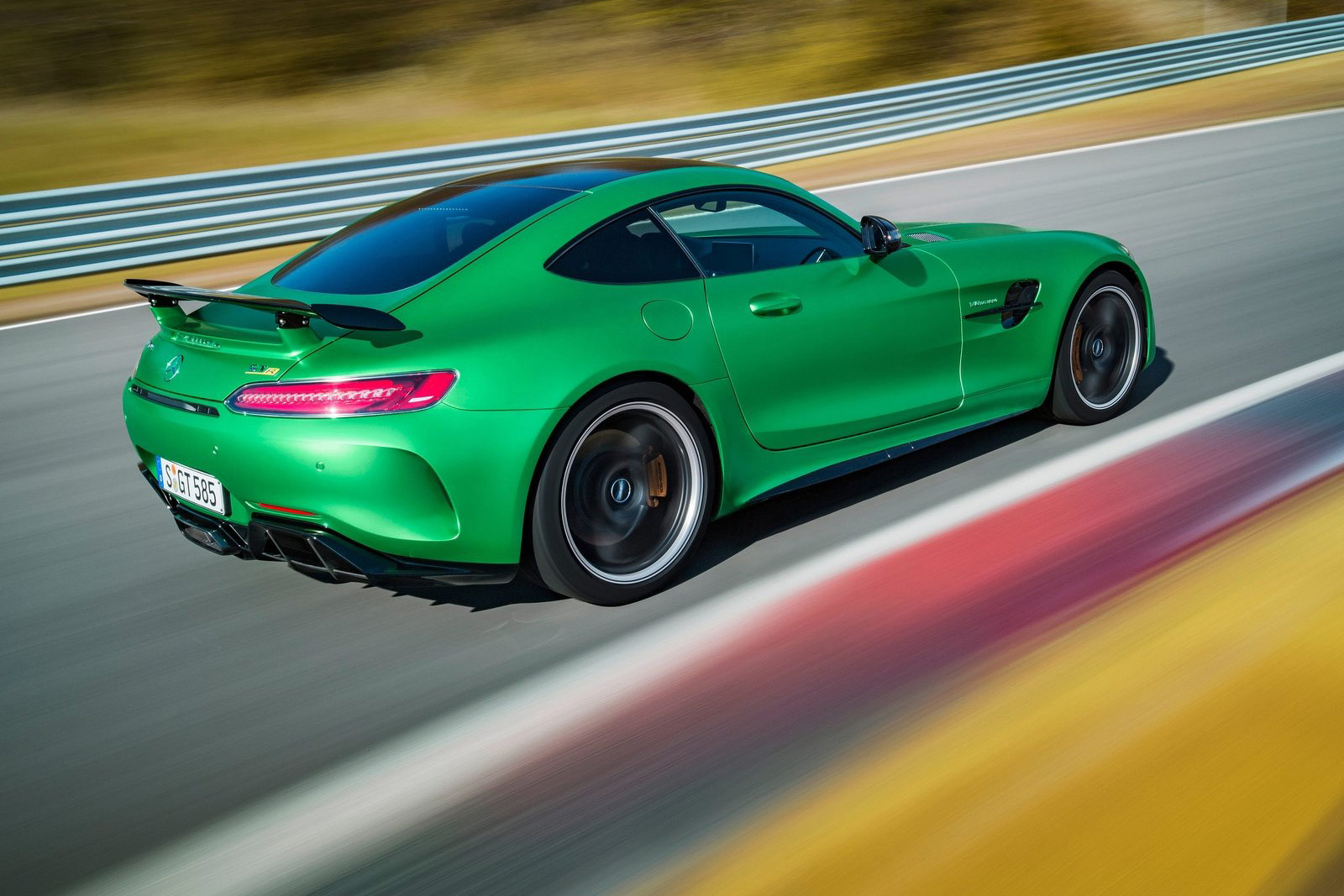 Mercedes-Benz-AMG_GT_R-(8)