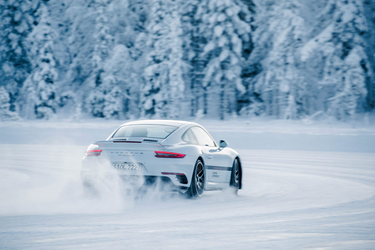 Porsche 911 turbo Wintertest