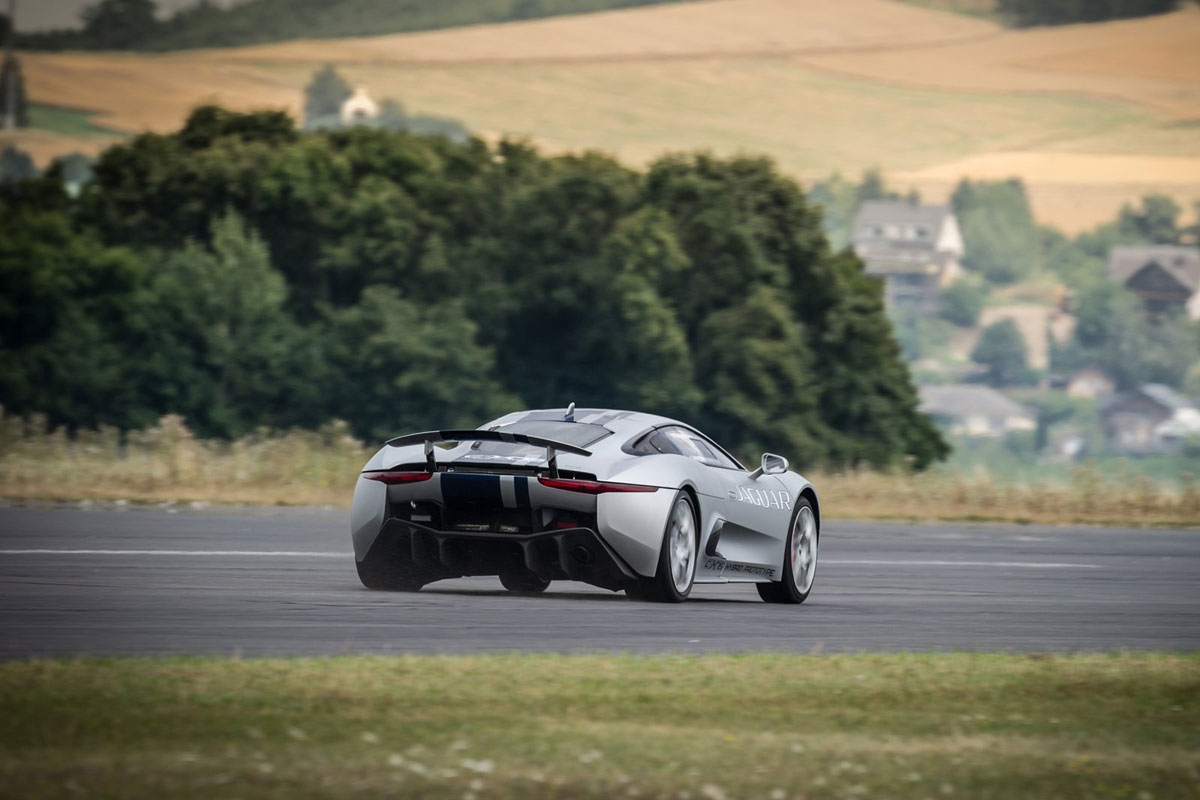 Jaguar-C-X75-(18)