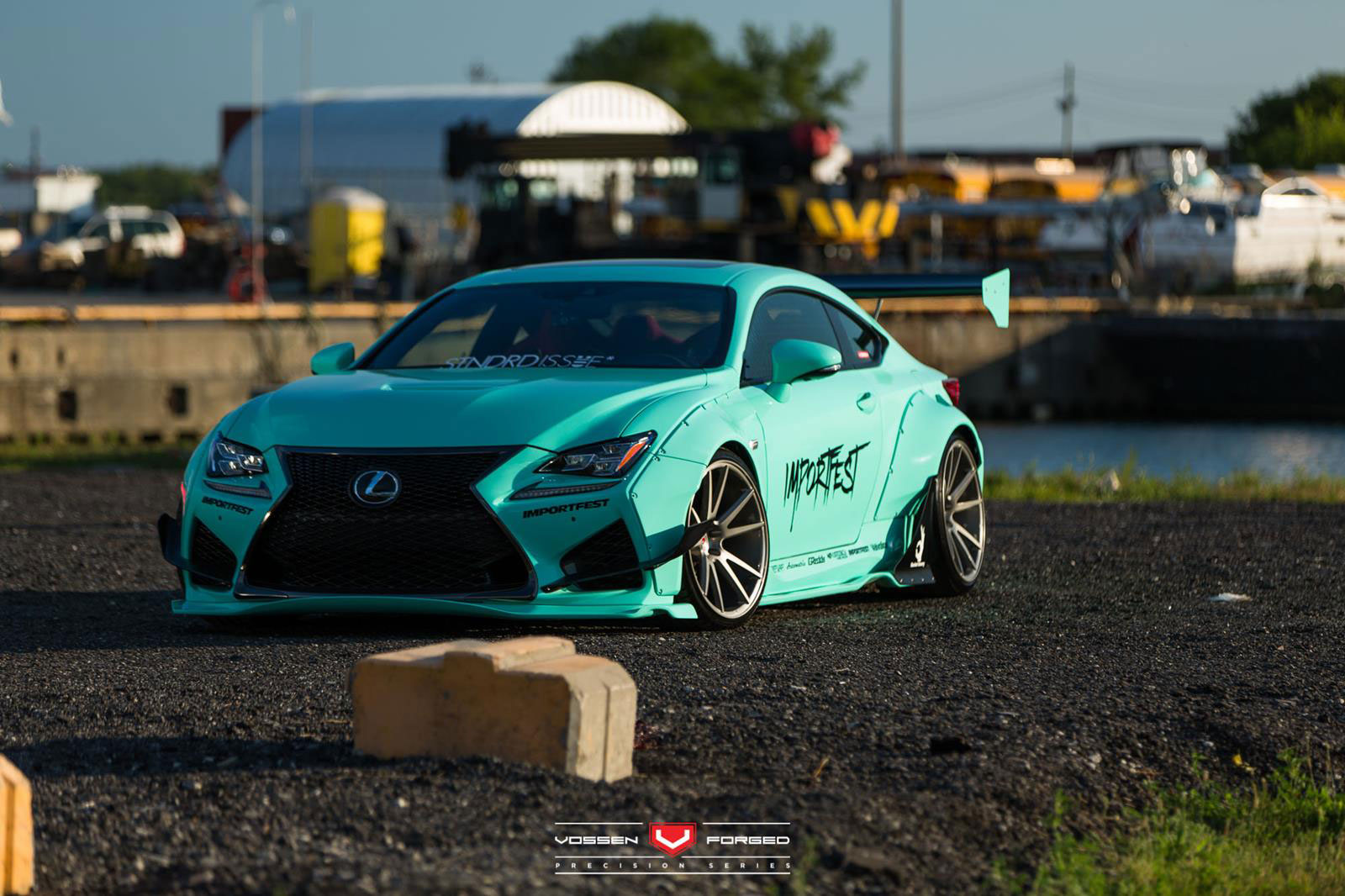 Lexus RC-F: Bodykit Rocket Bunny, Felgen Vossen Wheels