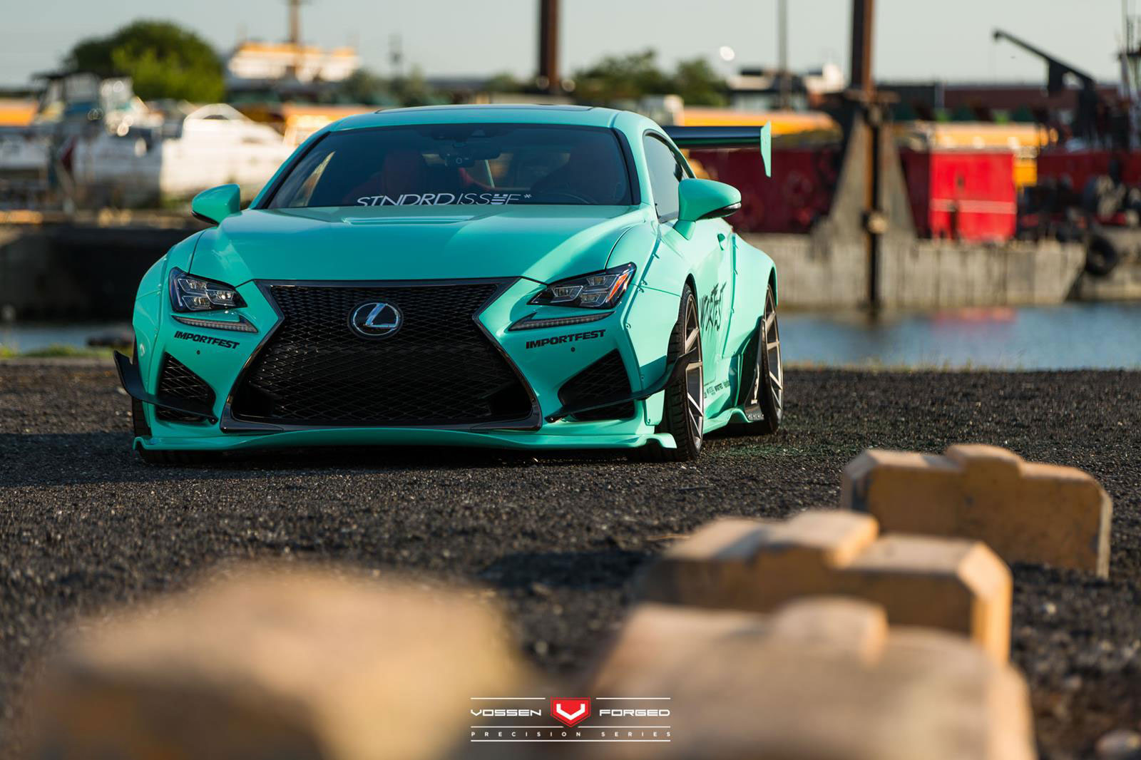 Lexus RC-F: Bodykit Rocket Bunny, Felgen Vossen Wheels