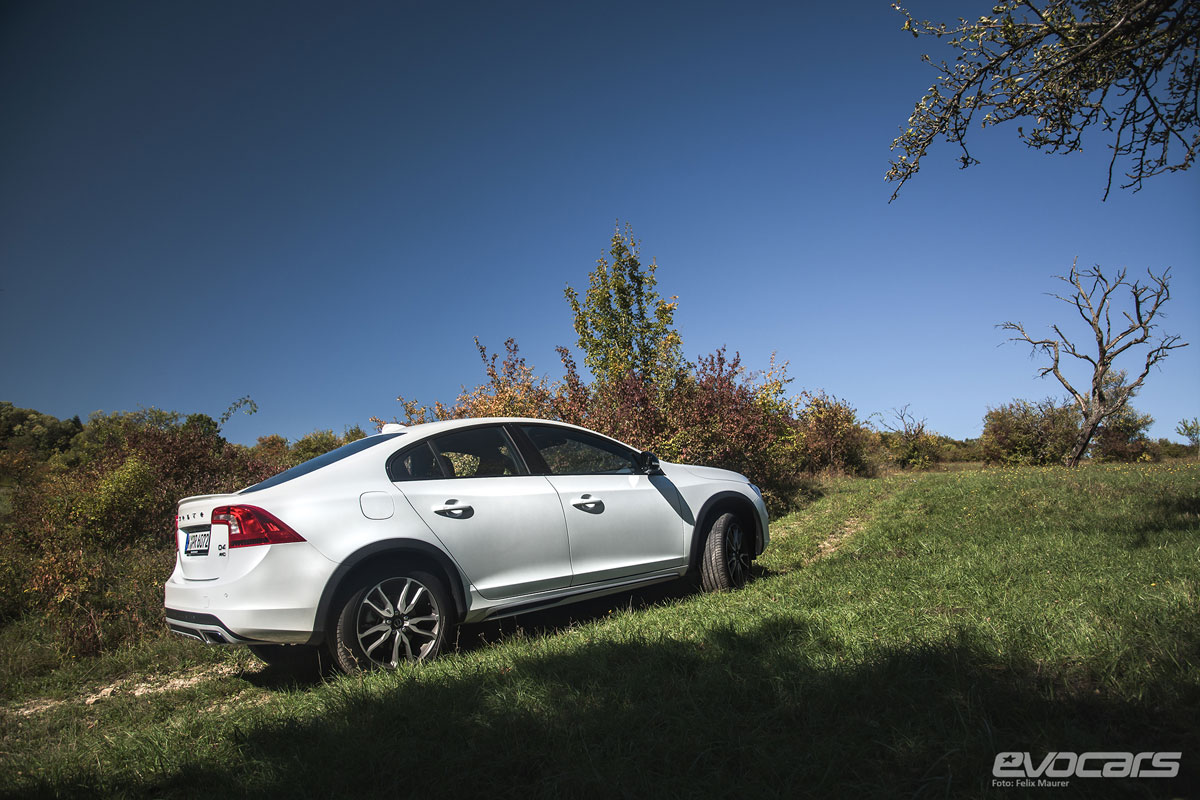 Volvo S60 Cross Country D4 AWD