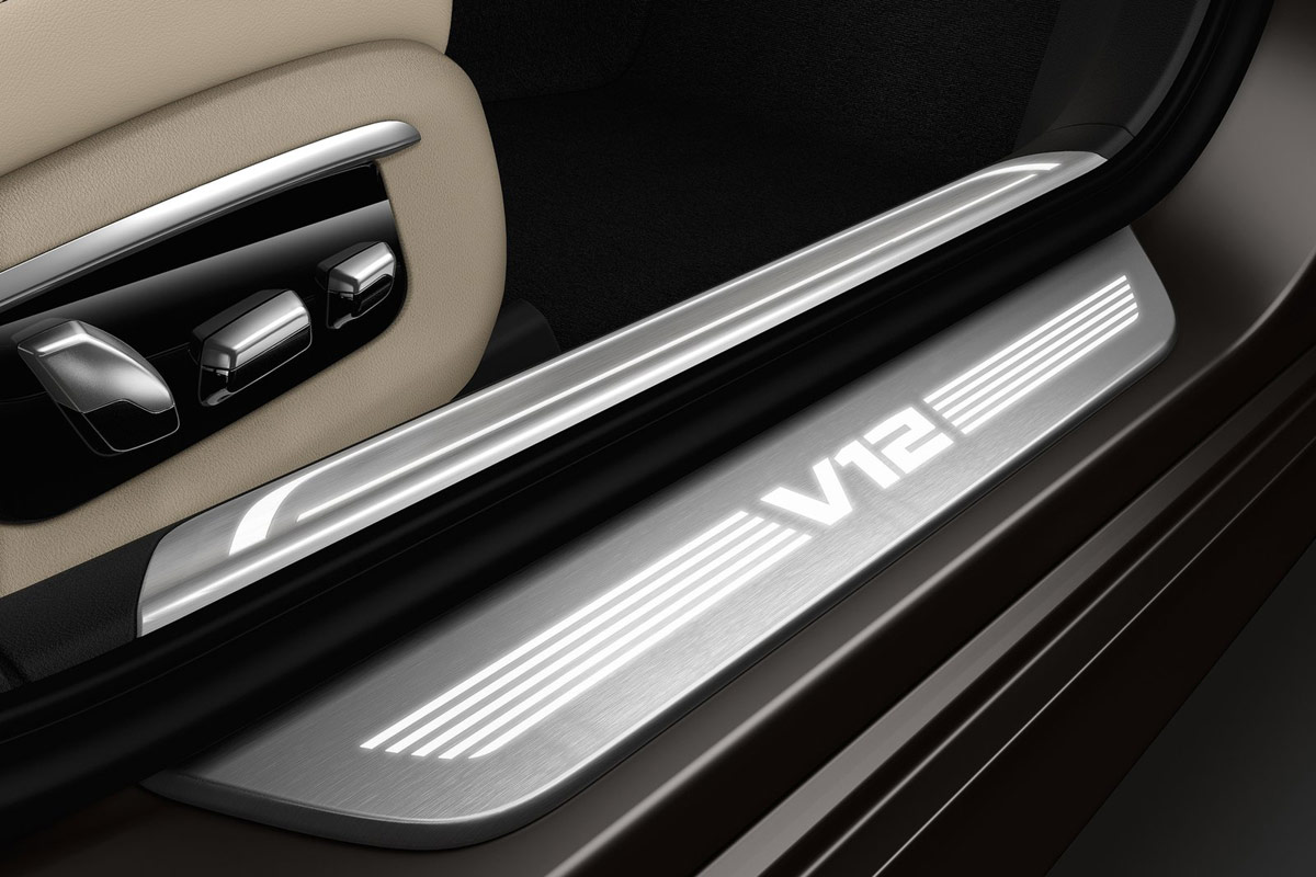 BMW M760Li xDrive 2016