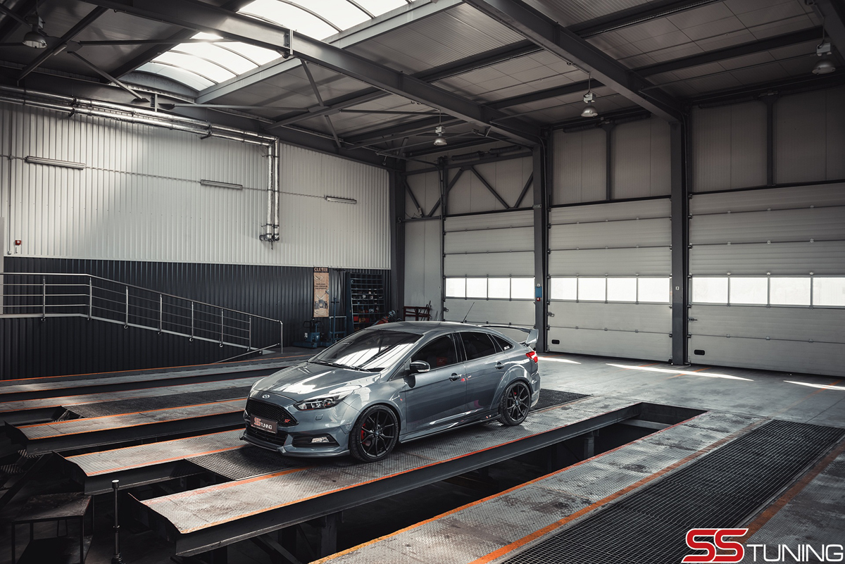 Ford Focus ST Limousine by SS Tuning