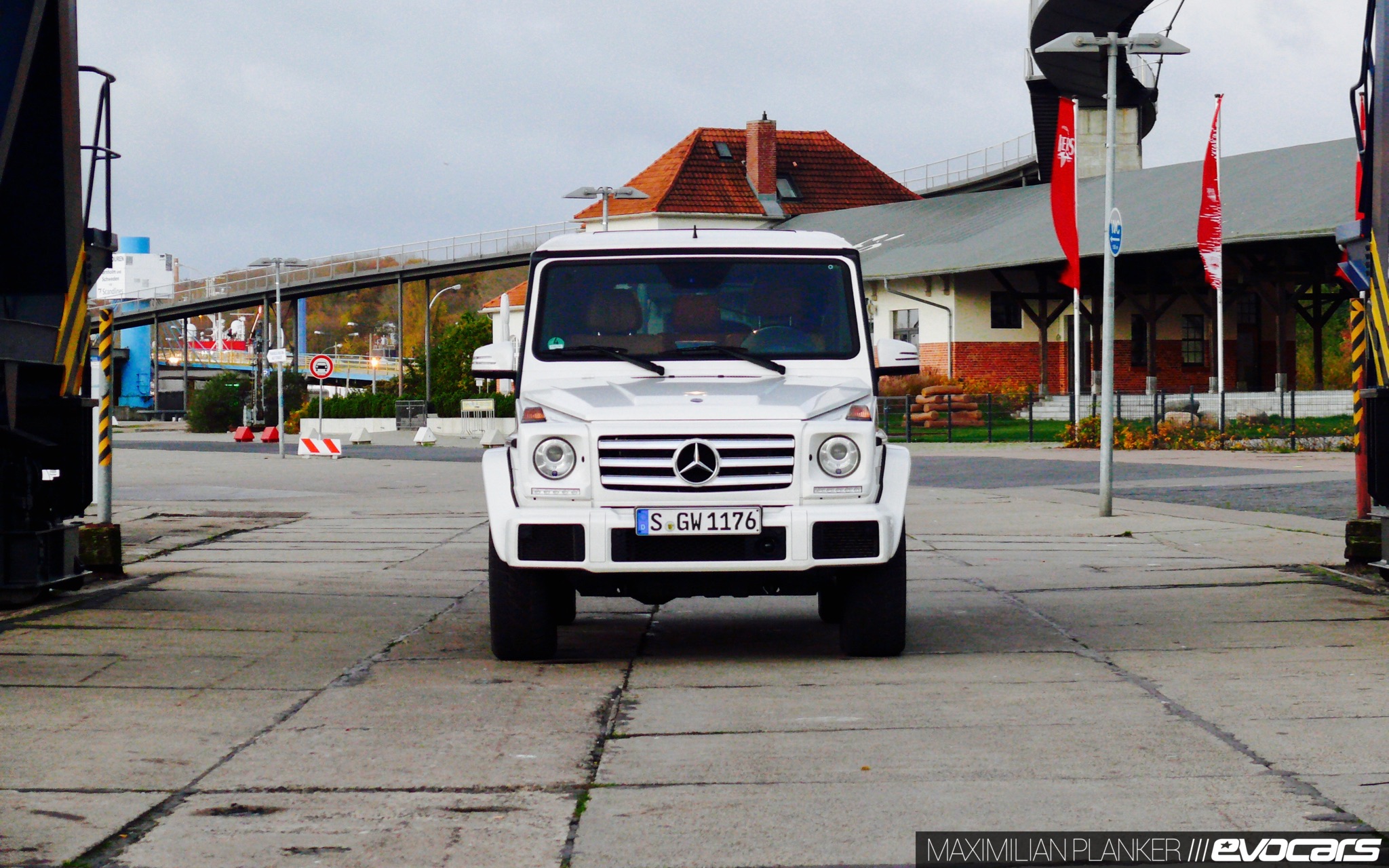 mercedes-benz-g-350-d-12